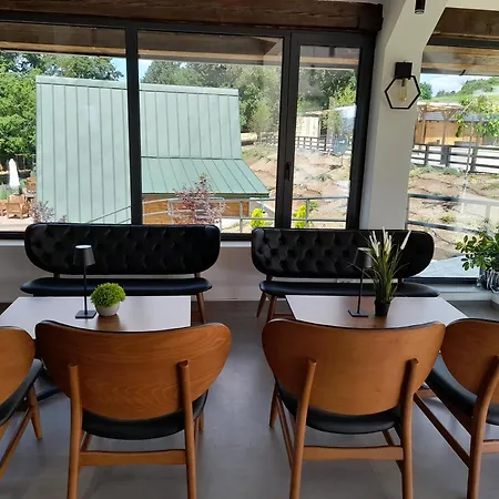 Horizonti リゾート Vrmdza