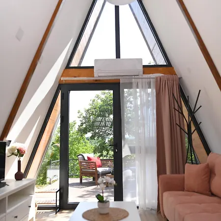 リゾート Horizonti Vrmdza