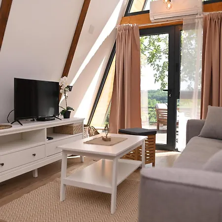 リゾート Horizonti Vrmdza